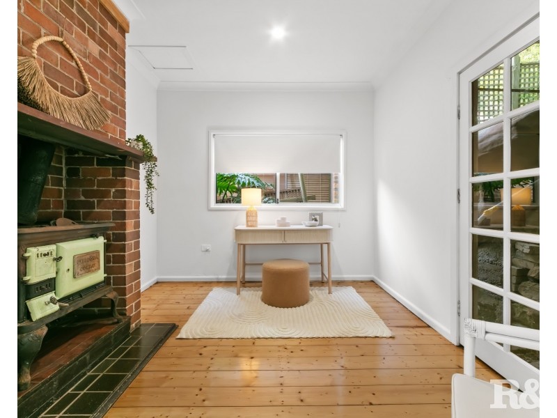 23 Hughes Street, Point Clare NSW 2250