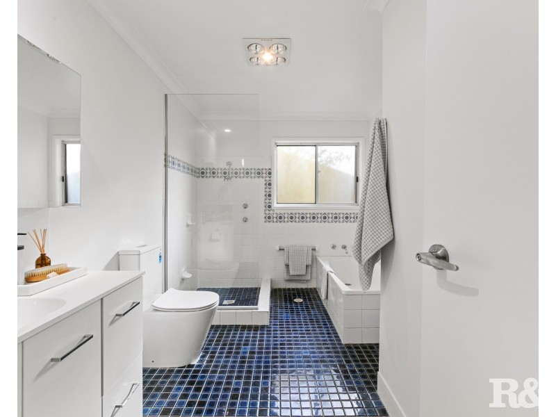23 Hughes Street, Point Clare NSW 2250