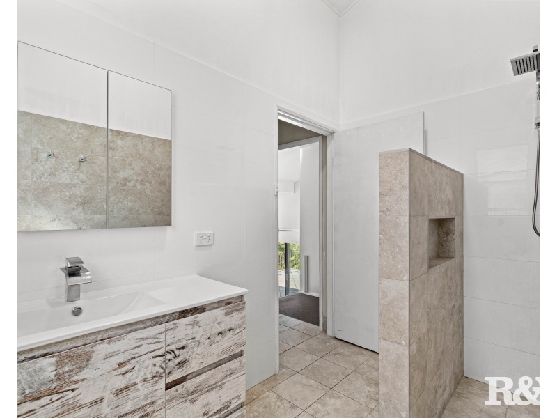 27 Penang Street, Point Clare NSW 2250