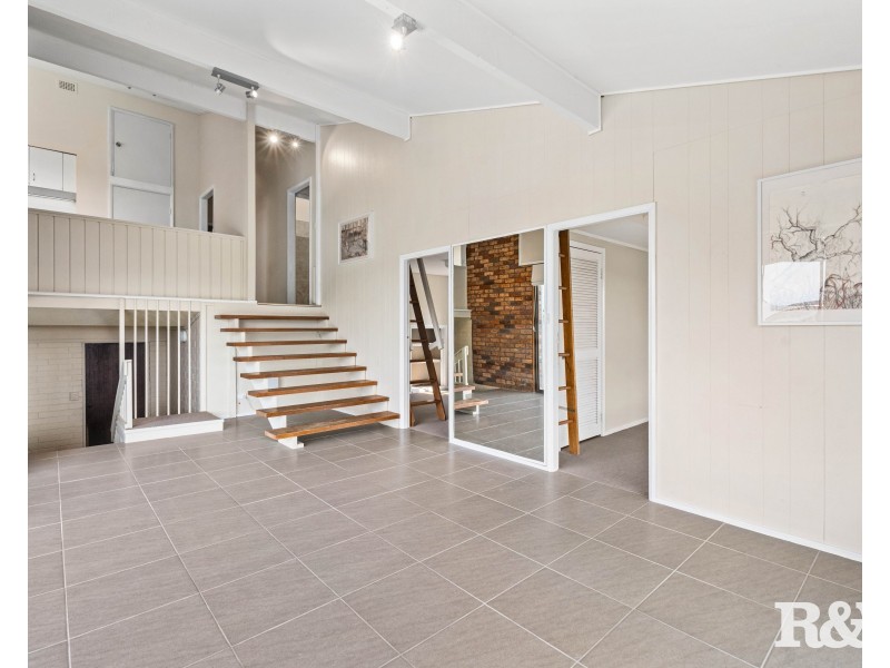 27 Penang Street, Point Clare NSW 2250