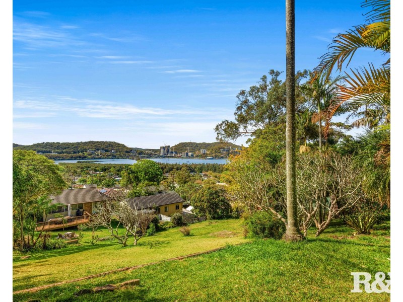 27 Penang Street, Point Clare NSW 2250