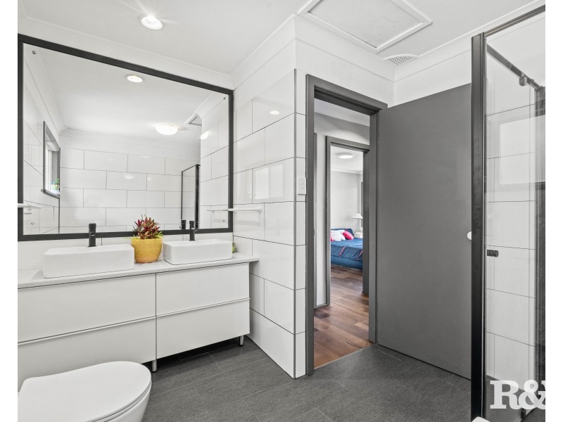 133 Brisbane Water Drive, Point Clare NSW 2250