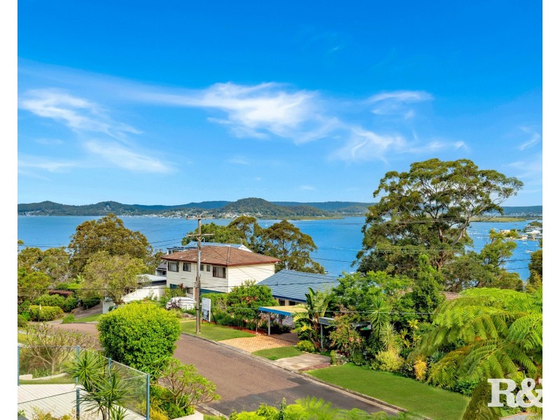 40 Sandstone Crescent, Tascott NSW 2250