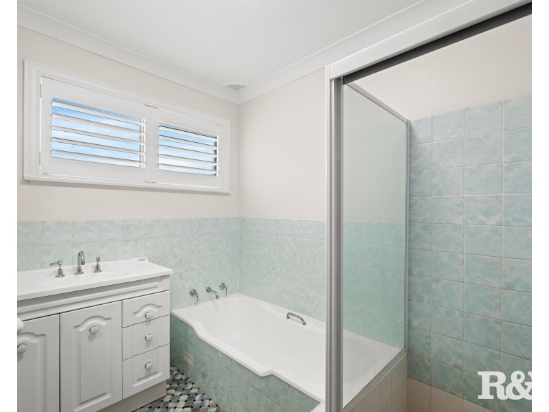 7 Nari Avenue, Point Clare NSW 2250