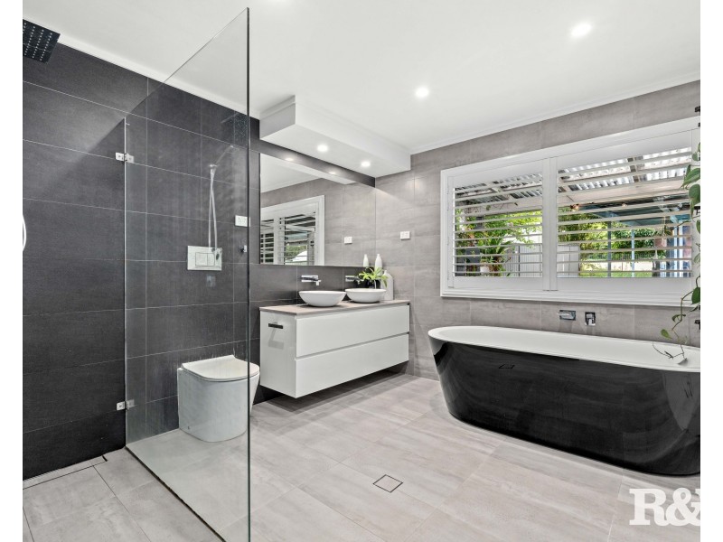 22 Priestley Parade, Point Clare NSW 2250