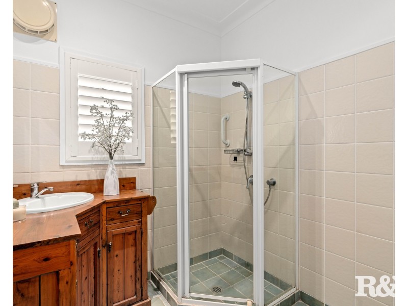 10 Penang Street, Point Clare NSW 2250