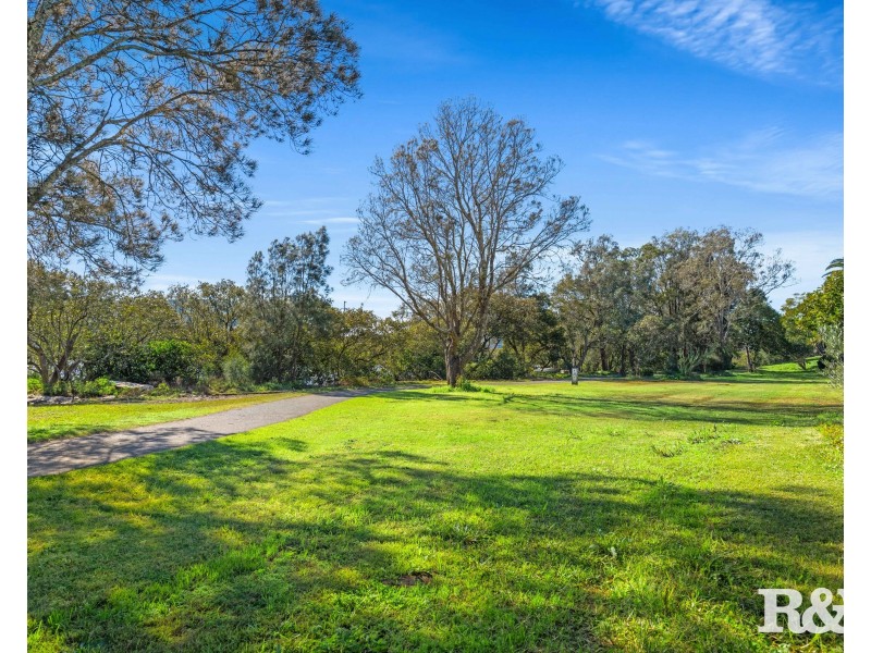 30 Matthews Parade, Point Clare NSW 2250