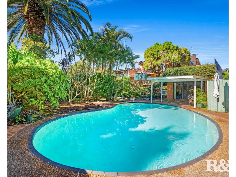 30 Matthews Parade, Point Clare NSW 2250