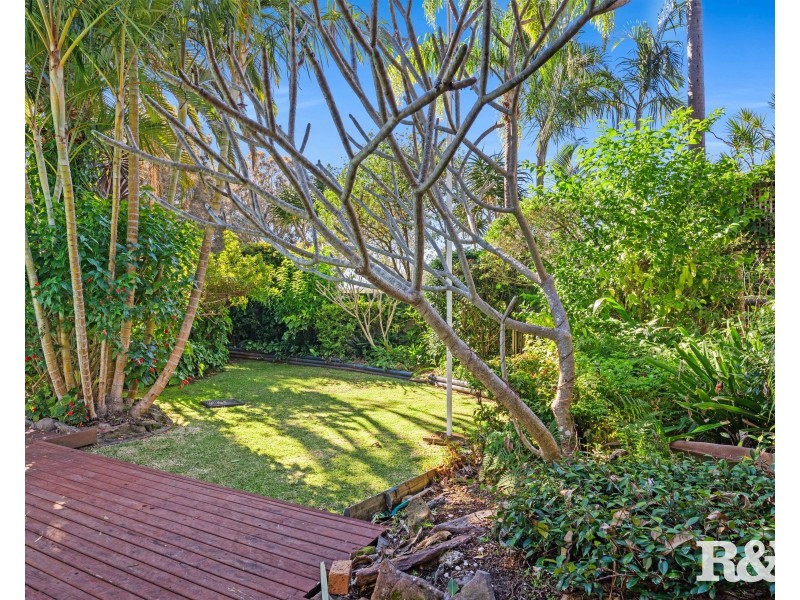 30 Matthews Parade, Point Clare NSW 2250