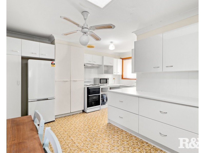 30 Matthews Parade, Point Clare NSW 2250