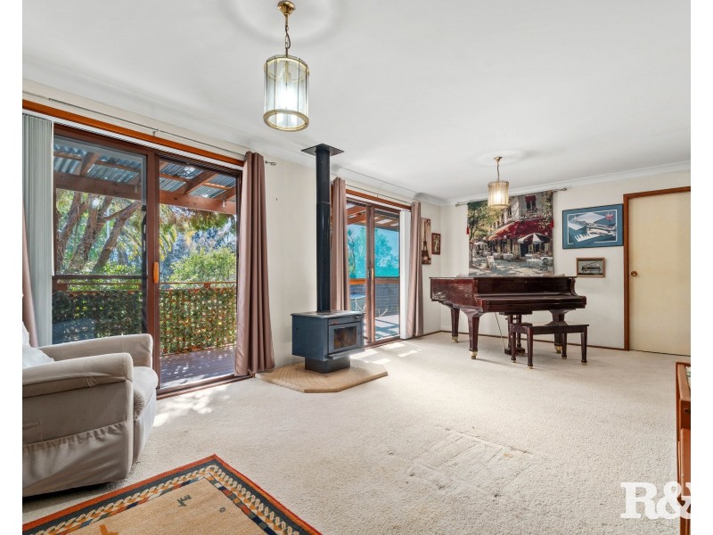 30 Matthews Parade, Point Clare NSW 2250