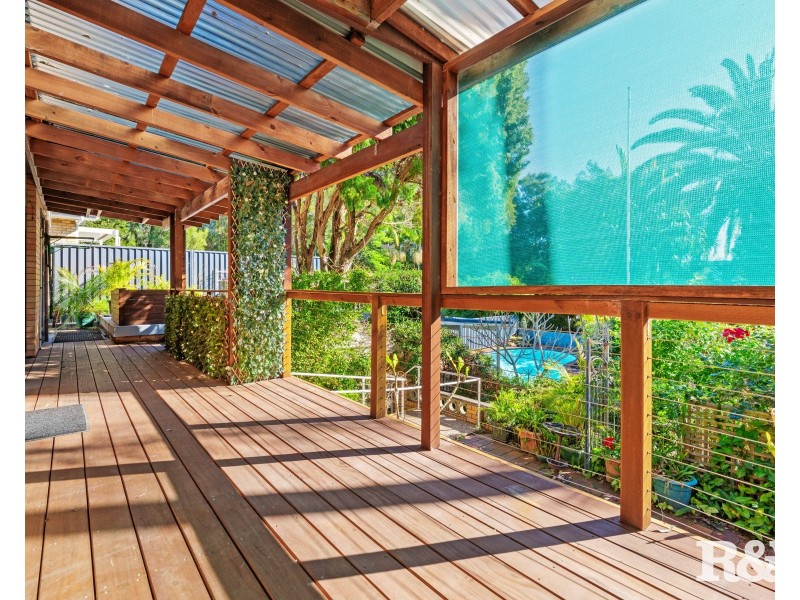 30 Matthews Parade, Point Clare NSW 2250