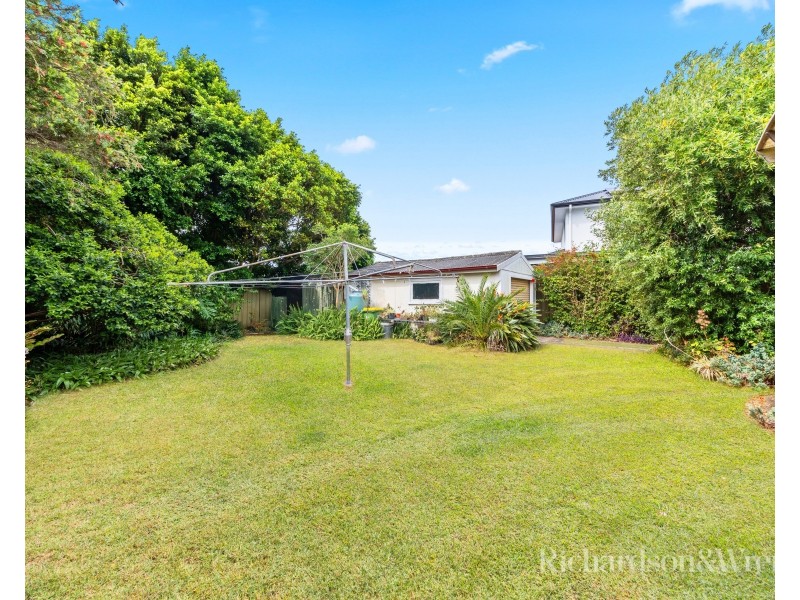 24 Camellia Circle, Woy Woy NSW 2256