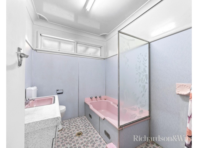 24 Camellia Circle, Woy Woy NSW 2256