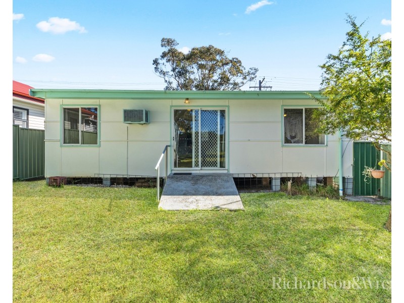 24 Welcome Street, Woy Woy NSW 2256
