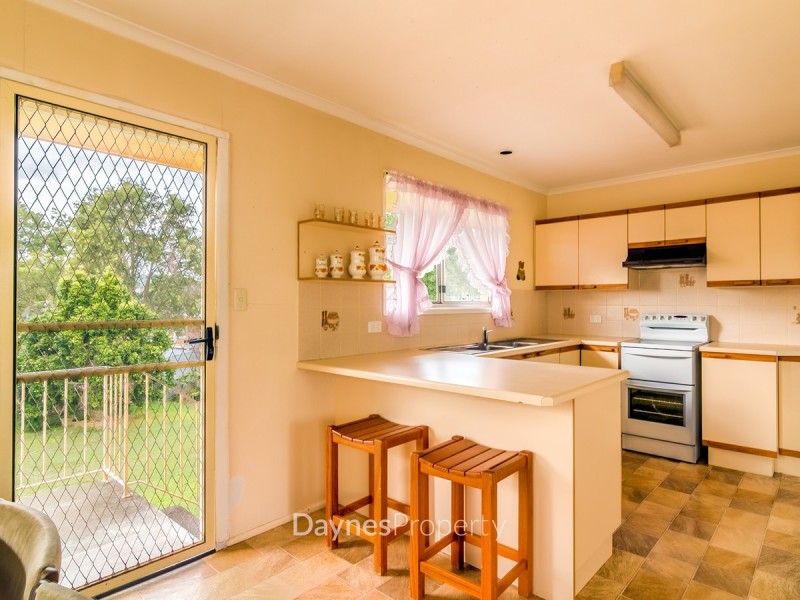 15 Leawarra Crescent, Ferny Hills QLD 4055