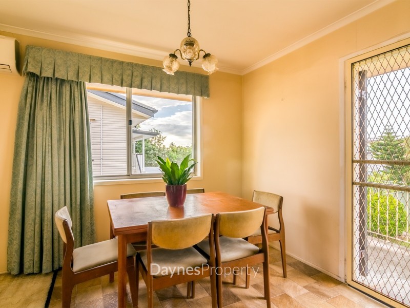 15 Leawarra Crescent, Ferny Hills QLD 4055