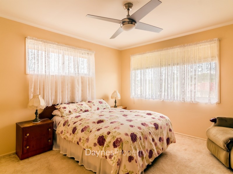 15 Leawarra Crescent, Ferny Hills QLD 4055