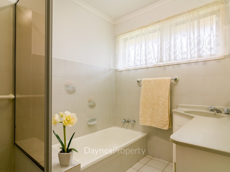 15 Leawarra Crescent, Ferny Hills QLD 4055