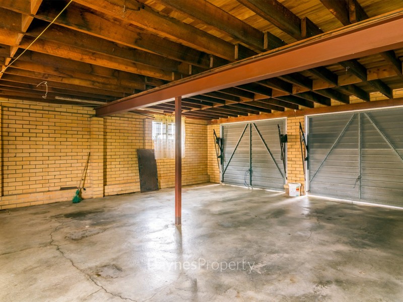 15 Leawarra Crescent, Ferny Hills QLD 4055