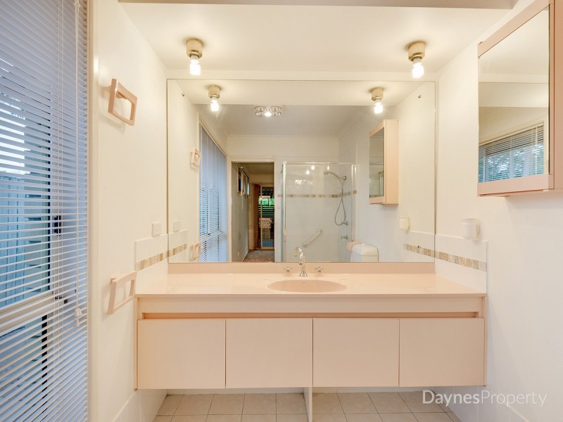 11 Chotai Place, Coopers Plains QLD 4108