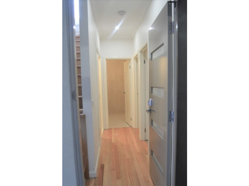 3/68 Wheatsheaf Road, Glenroy VIC 3046