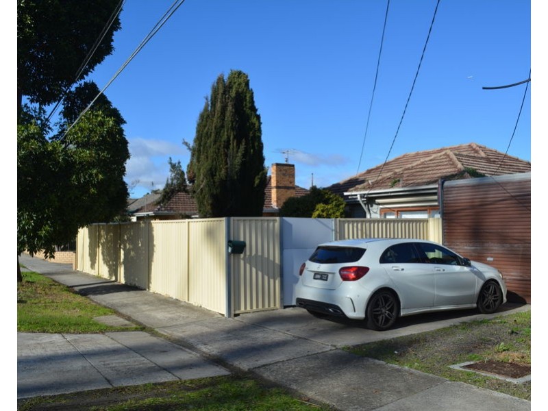 7 Mahoneys Road, Reservoir VIC 3073