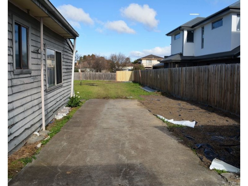 7 Mahoneys Road, Reservoir VIC 3073