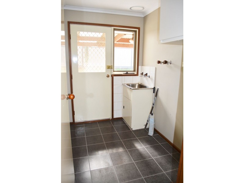 45 Barries Rd, Melton VIC 3337