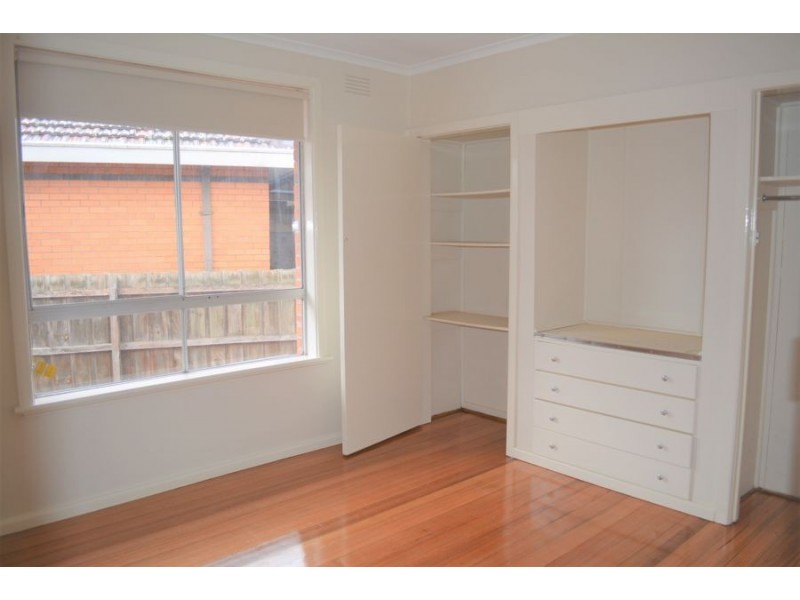 257 Main Road East, St Albans VIC 3021