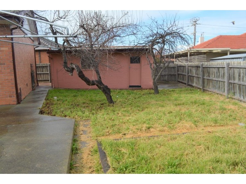 257 Main Road East, St Albans VIC 3021