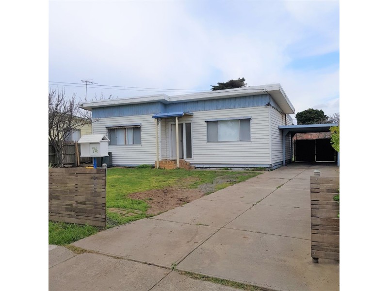 74 East Esplanade, St Albans VIC 3021
