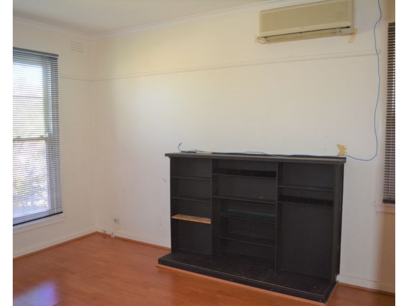 25 LAHA CRESCENT, Preston VIC 3072