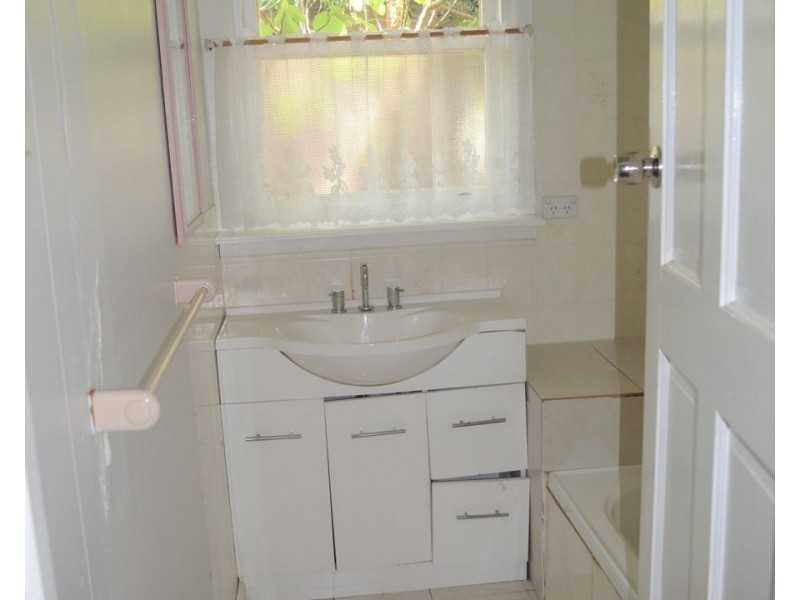 25 LAHA CRESCENT, Preston VIC 3072