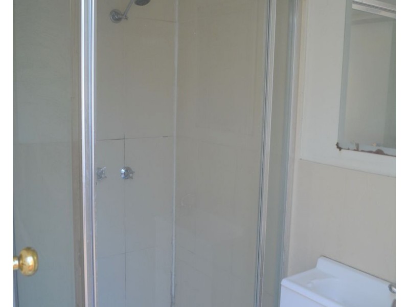 25 LAHA CRESCENT, Preston VIC 3072