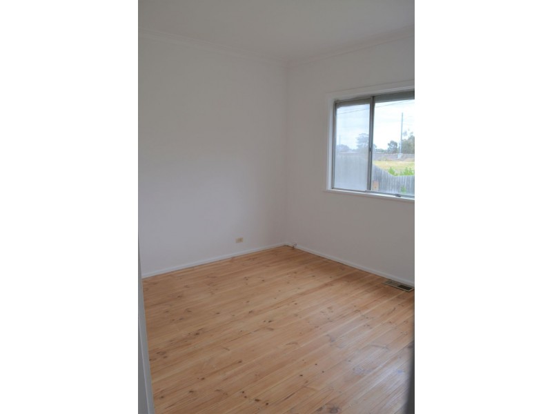 74 East Esplanade, St Albans VIC 3021