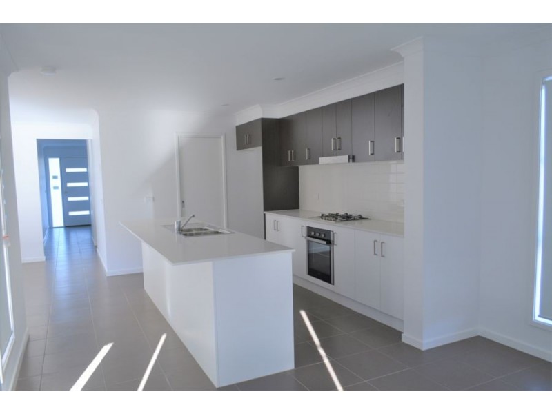 16 Winterberry Rd, Point Cook VIC 3030