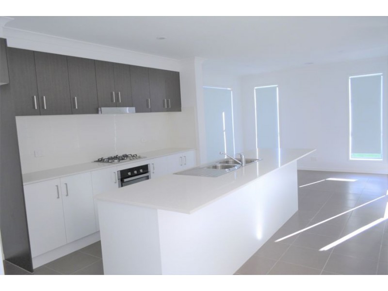 16 Winterberry Rd, Point Cook VIC 3030