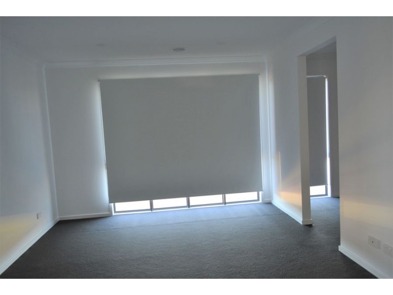 16 Winterberry Rd, Point Cook VIC 3030