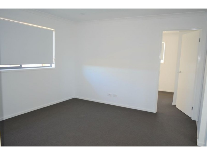 16 Winterberry Rd, Point Cook VIC 3030