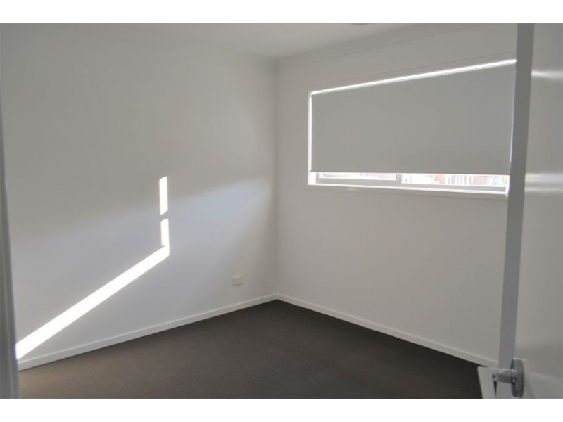 16 Winterberry Rd, Point Cook VIC 3030