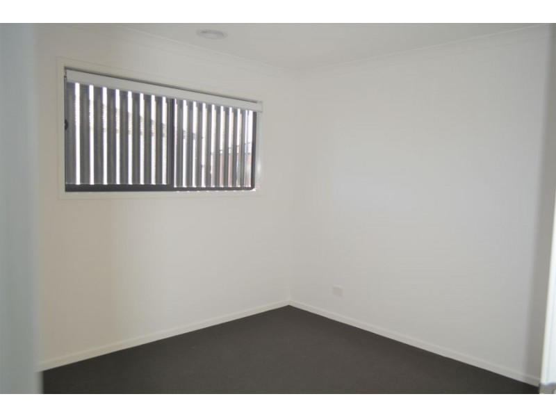 16 Winterberry Rd, Point Cook VIC 3030