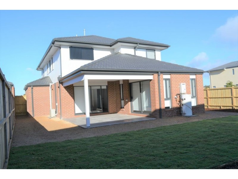 16 Winterberry Rd, Point Cook VIC 3030