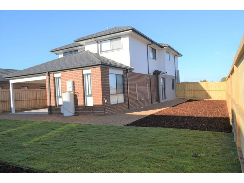 16 Winterberry Rd, Point Cook VIC 3030