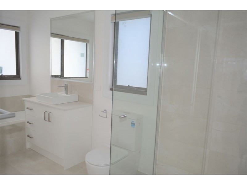 1A Crabtree Crt, Reservoir VIC 3073