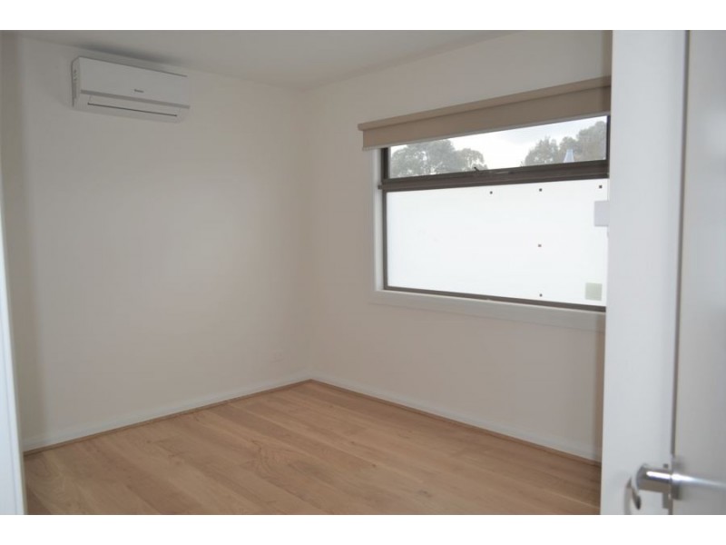 1A Crabtree Crt, Reservoir VIC 3073