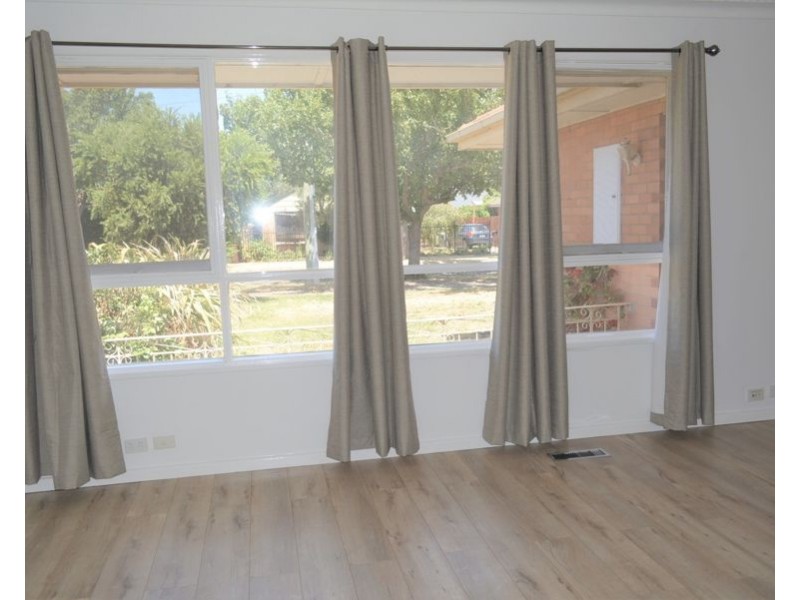 26 Flag Street, Kingsbury VIC 3083