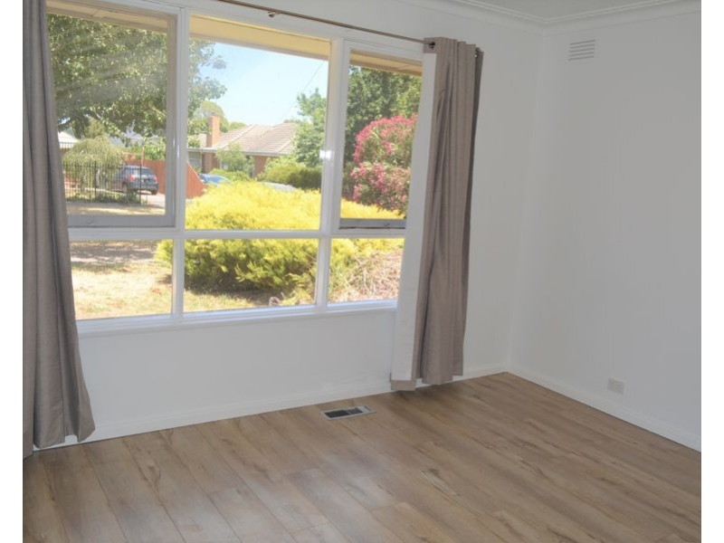 26 Flag Street, Kingsbury VIC 3083