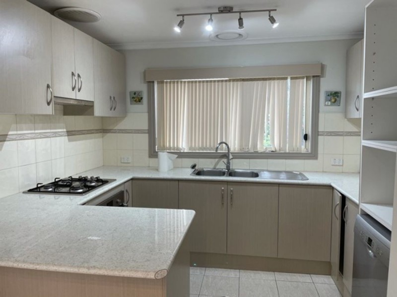 76 East Esplanade, St Albans VIC 3021