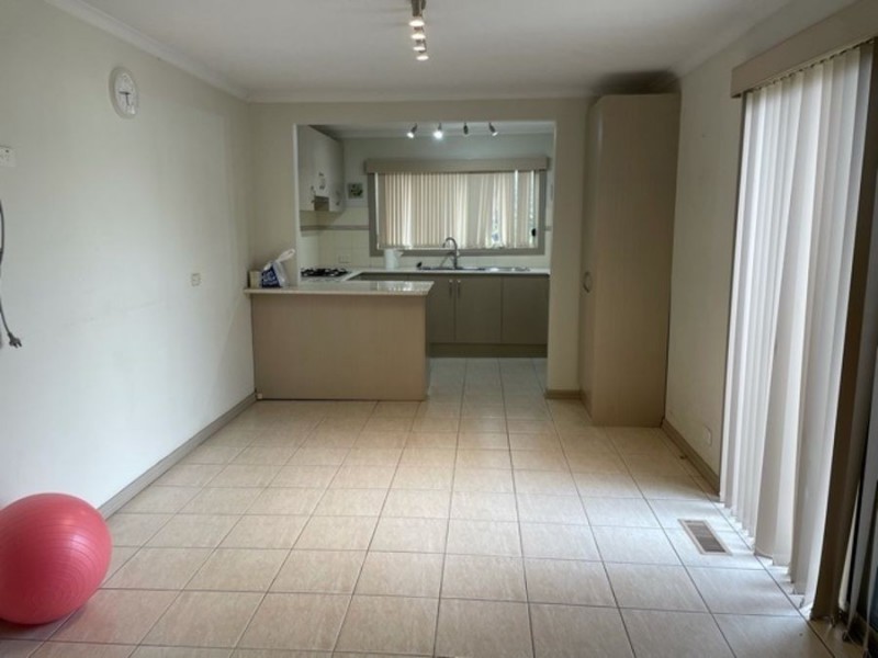 76 East Esplanade, St Albans VIC 3021